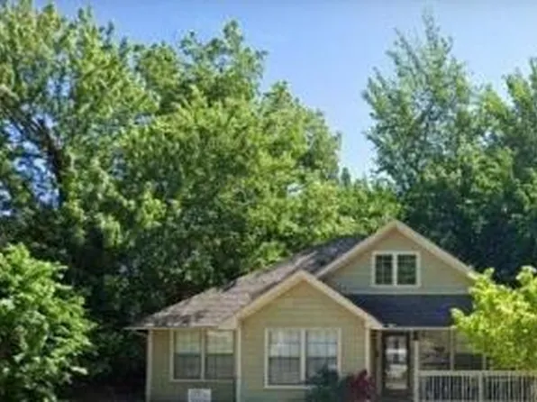 410 S 1st St, Guthrie, OK 73044