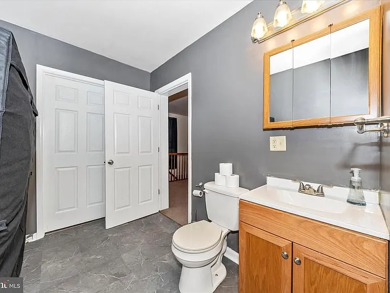241 N Franklin St — Photo 35