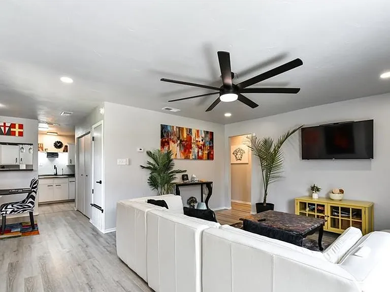 2203 Coach Dr — Photo 10