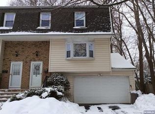 85 Primrose Ln #B, Paramus, NJ 07652