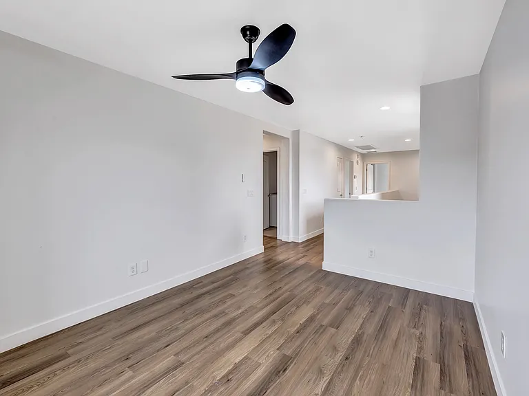 861 W Love Rd — Photo 16