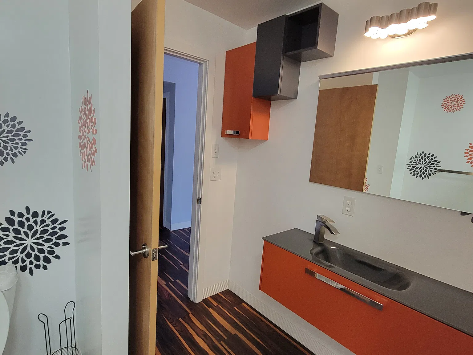 3 bed, 2100 sqft, $2,400 — Photo 4
