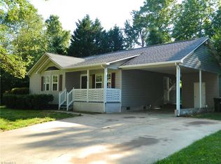 16 Falling Creek Dr, Thomasville, NC 27360