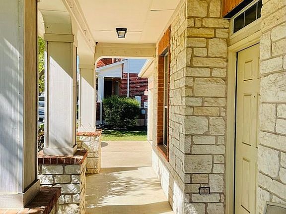 2nd image of 8217 Menlo Park Pl