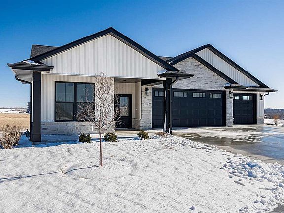 3rd image of 1818 Green Oak Ct