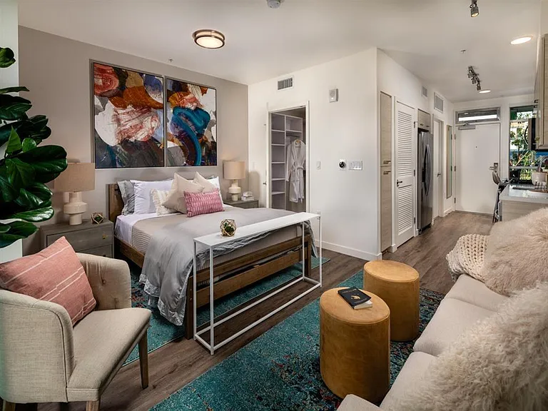 studio bedroom/living room