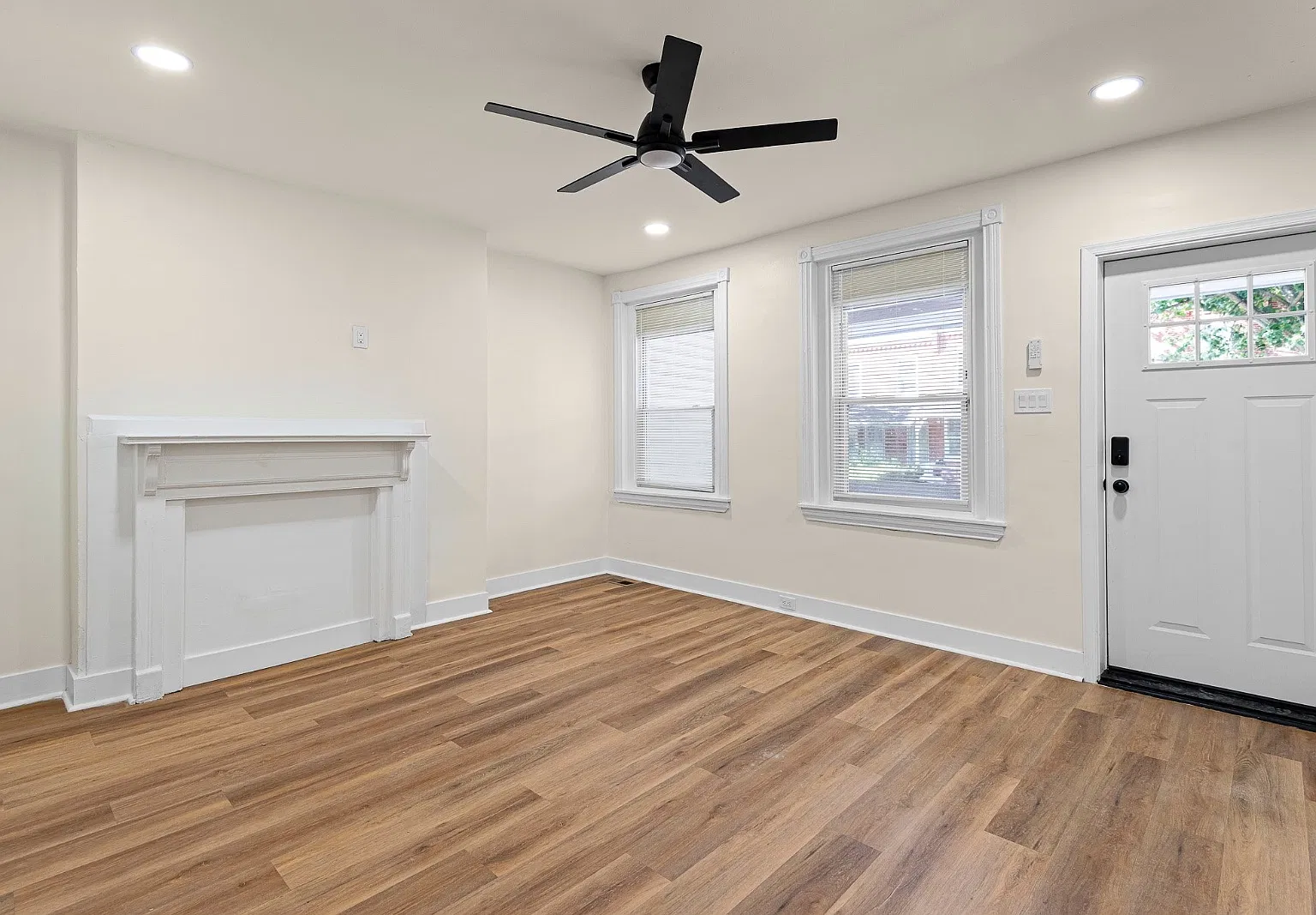 3 bed, 1.5 bath, 1300 sqft, $1,895 — Photo 4