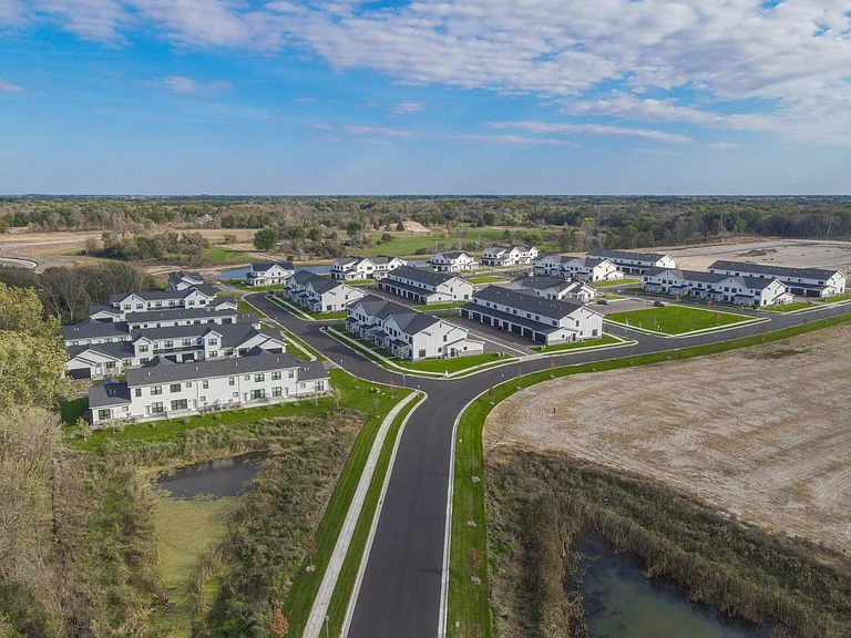 Sandhill Parkway Townhomes — Photo 104