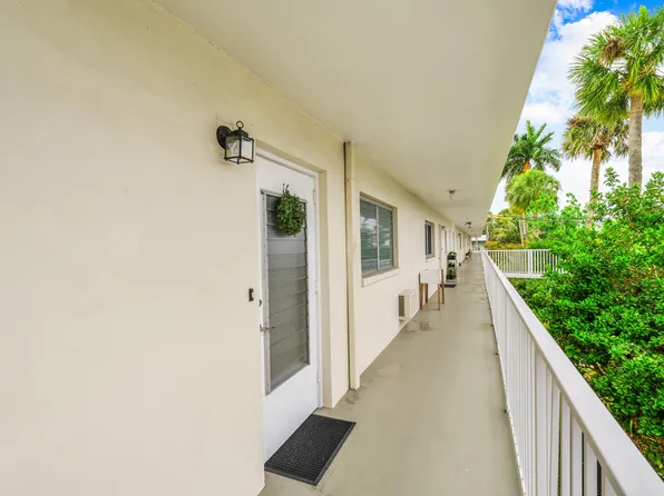 677 Royal Palm Boulevard #16, Vero Beach, FL 32960