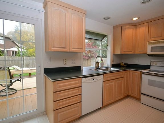 4th image of 7844 NE 146th St