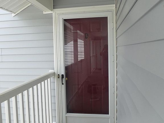 4th image of 127 W Victoria Court #D