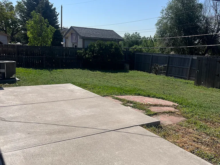 1240 Russell Blvd — Photo 11