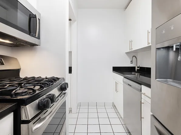 330 East 38th Street image 6 of 26