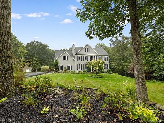 3rd image of 28 Teaberry Ct