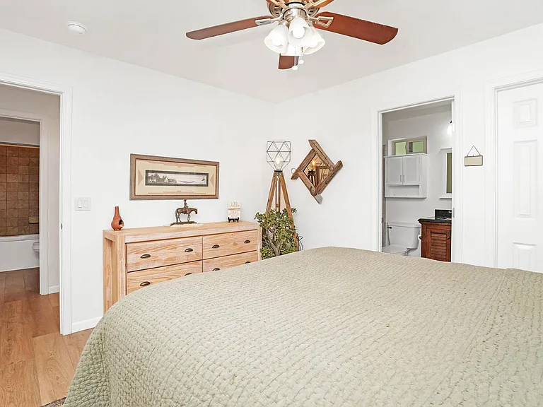 263 E Hollomon St — Photo 18