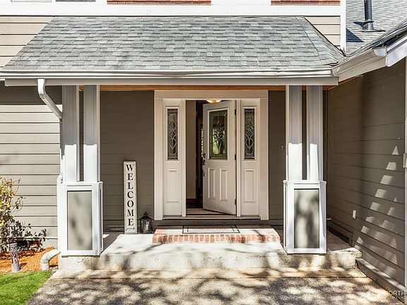 3rd image of 1759 Newport Avenue NE