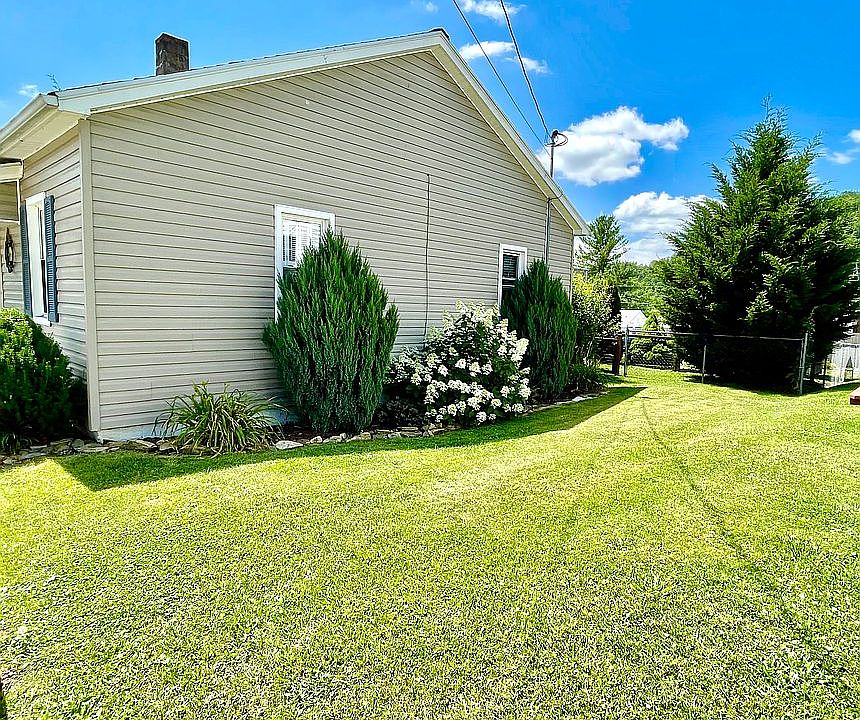 124 W Main St, Fries, VA 24330 Zillow