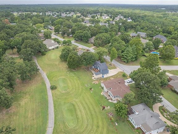 2nd image of 212 Lakeview Ln