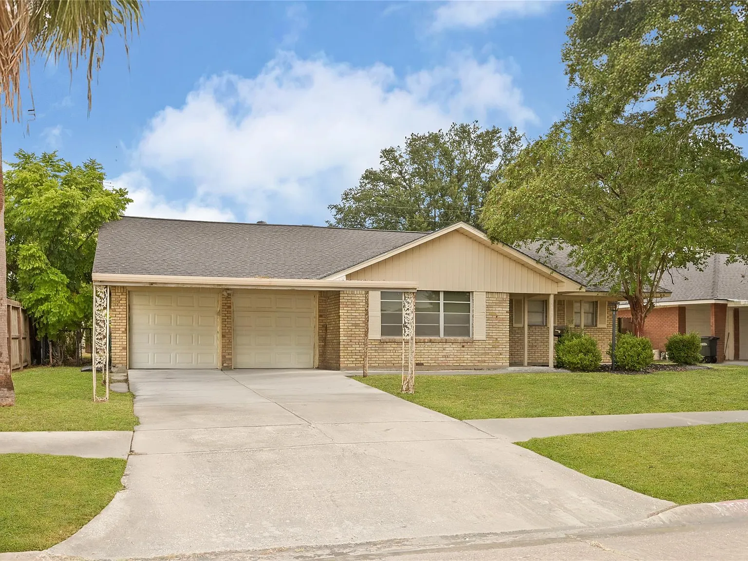 3 bed, 2.0 bath, 2006 sqft, $2,300 — Photo 2