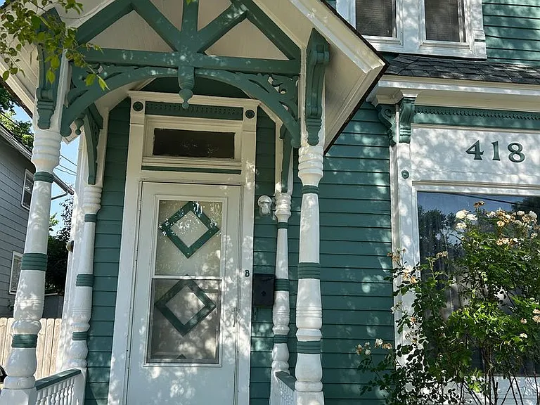 418 Saint Charles St — Photo 1