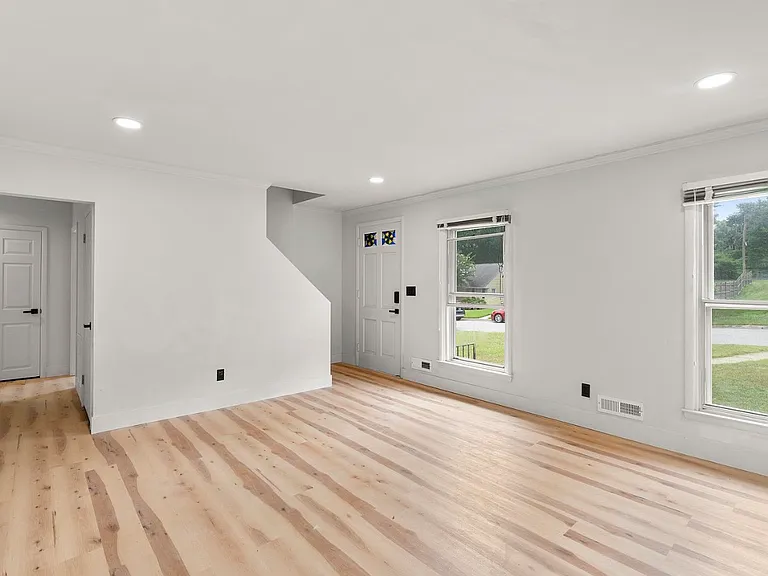 577 Brook Rd — Photo 8