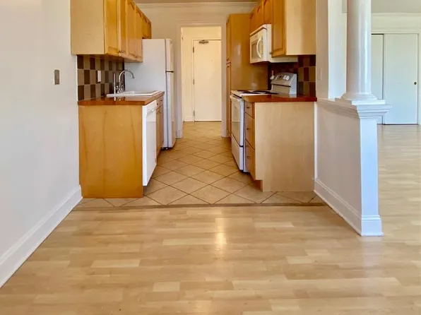 69 Clinton Ave APT 2B, Stamford, CT 06901