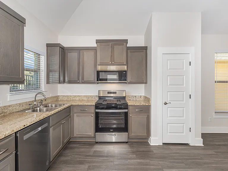 Windermere Parke Garden Villas — Photo 20