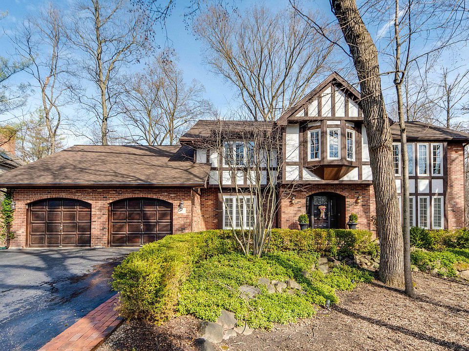1st image of 160 Pembroke Dr