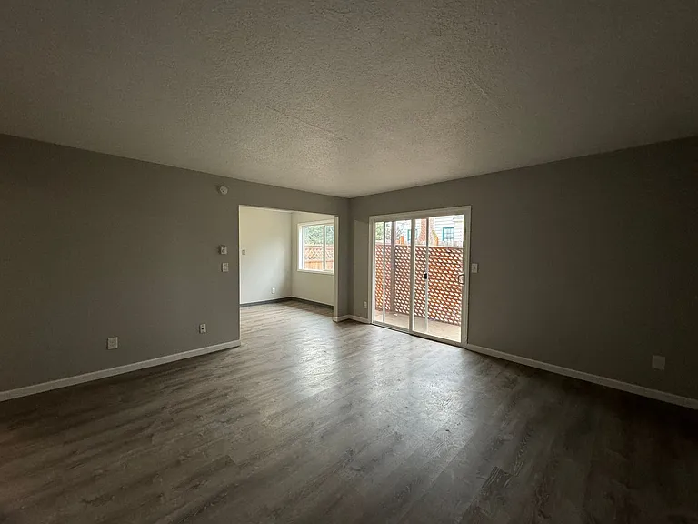 15220 SE Stark St #1-21 — Photo 23
