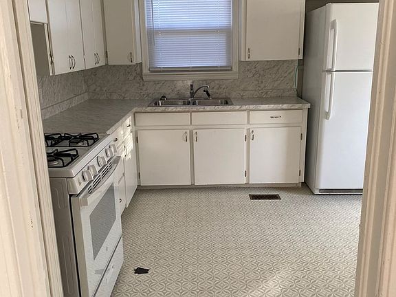 5th image of 4820 Francis St
