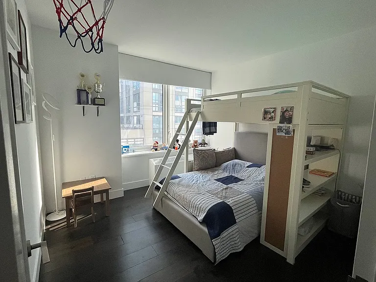 80 Riverside Blvd #8P — Photo 10