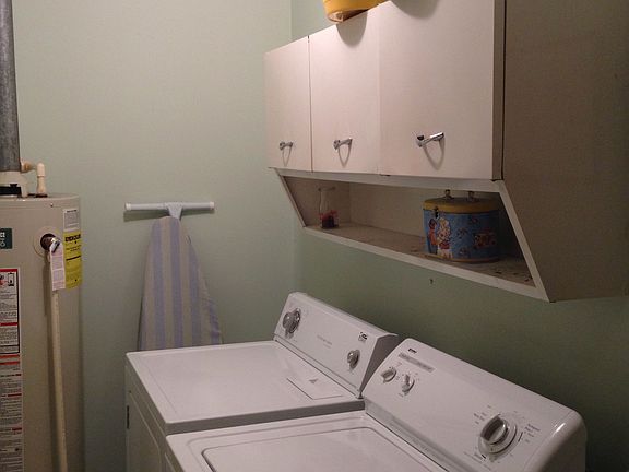 Washer/dryer come with house
