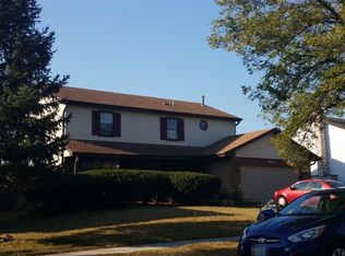 613 N Point Dr, Schaumburg, IL 60193