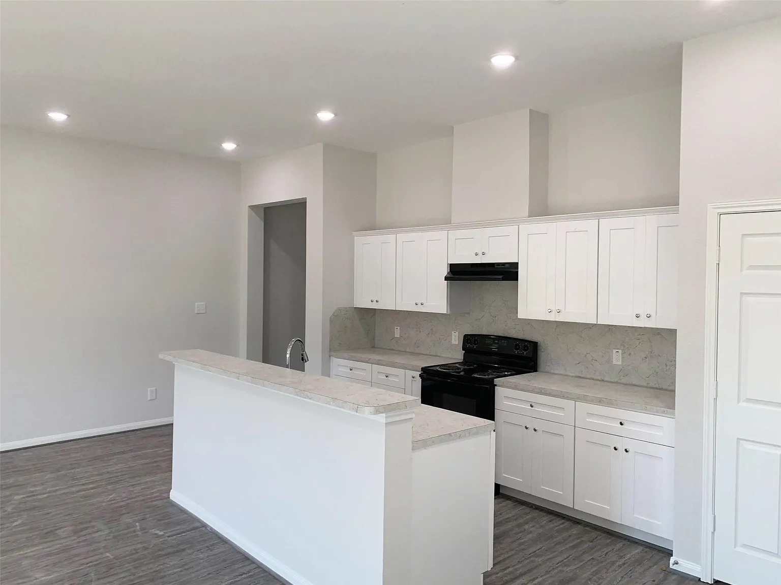 3 bed, 2.0 bath, 1673 sqft, $1,900 — Photo 3