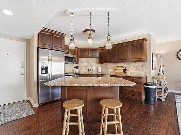3rd image of 310 W 49th St APT 201