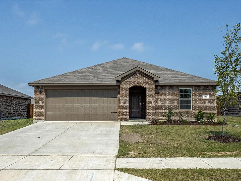 808 Saddle Horn Way