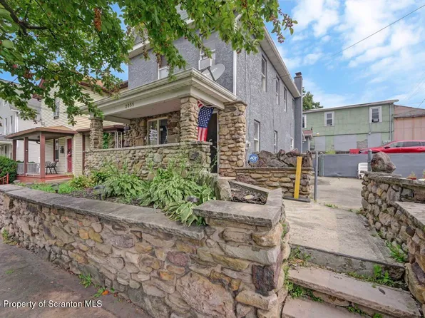 2035 Delaware St, Dunmore, PA 18512