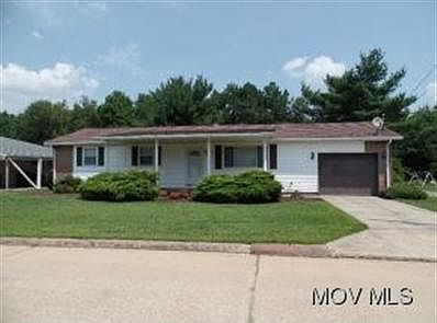 1st image of 401 Maple Dr