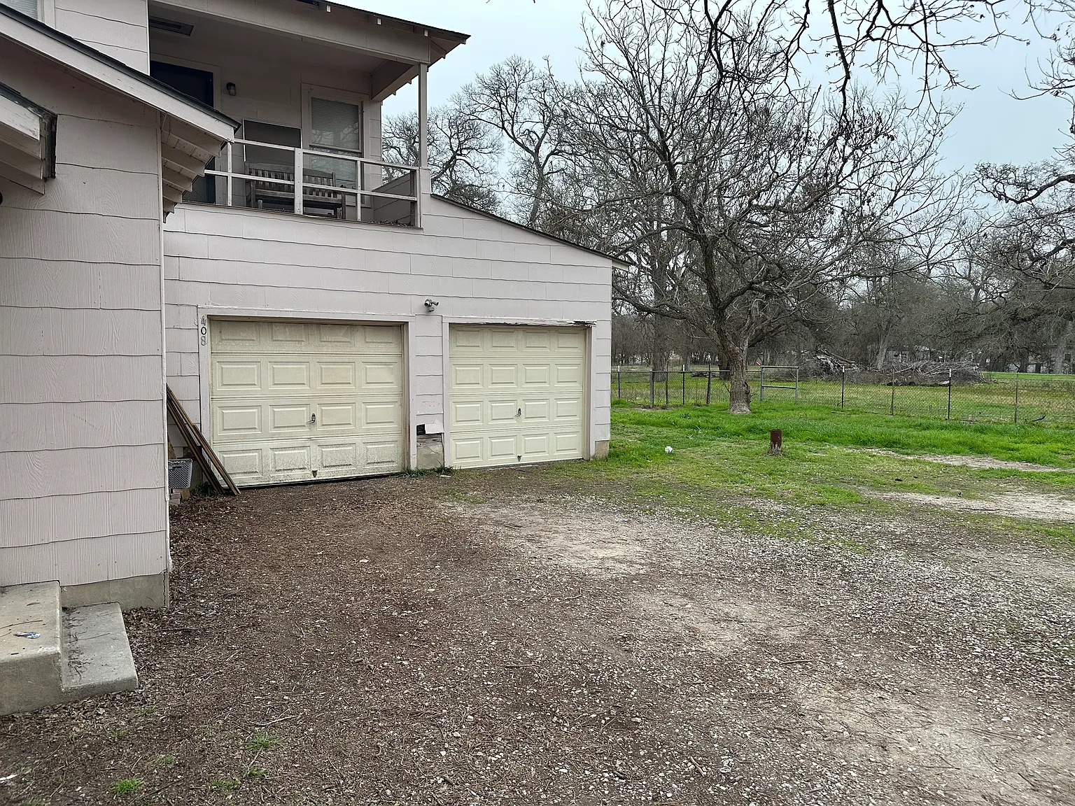 406 E Klein Rd — Photo 2