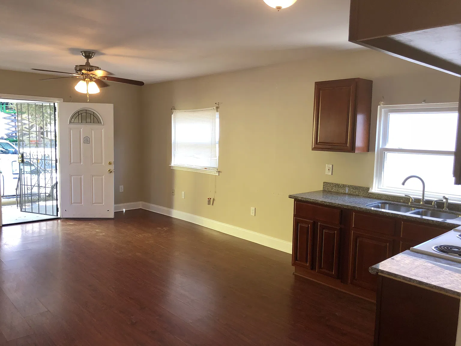 2 bed, 1000 sqft, $1,050 — Photo 3