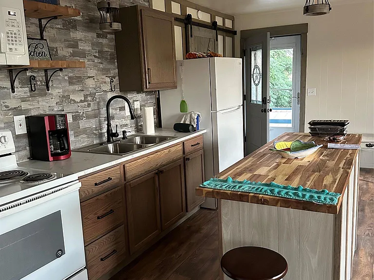 161A Alexander Dr #9 — Photo 1