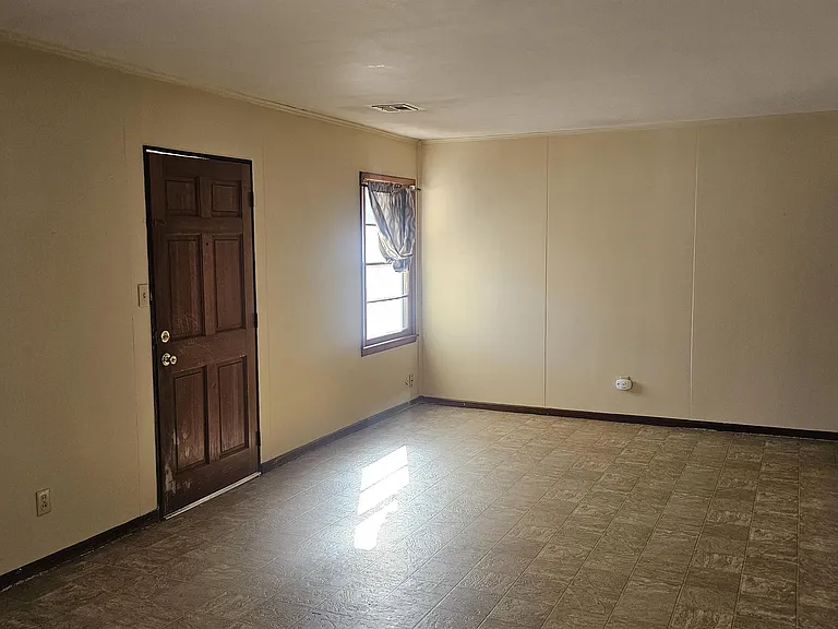 1041 S Yale St — Photo 3