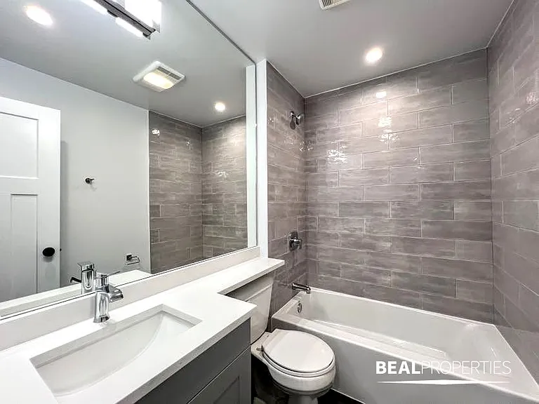 452 W Oakdale — Photo 32