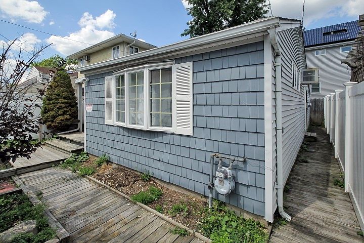 2nd image of 32 Edwin Ct