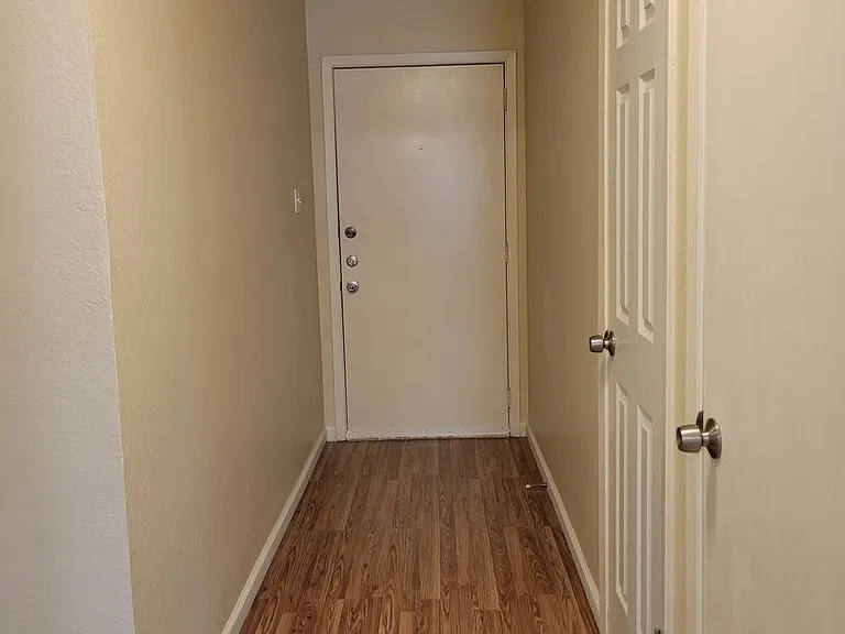 1229 Preswick Cir — Photo 2