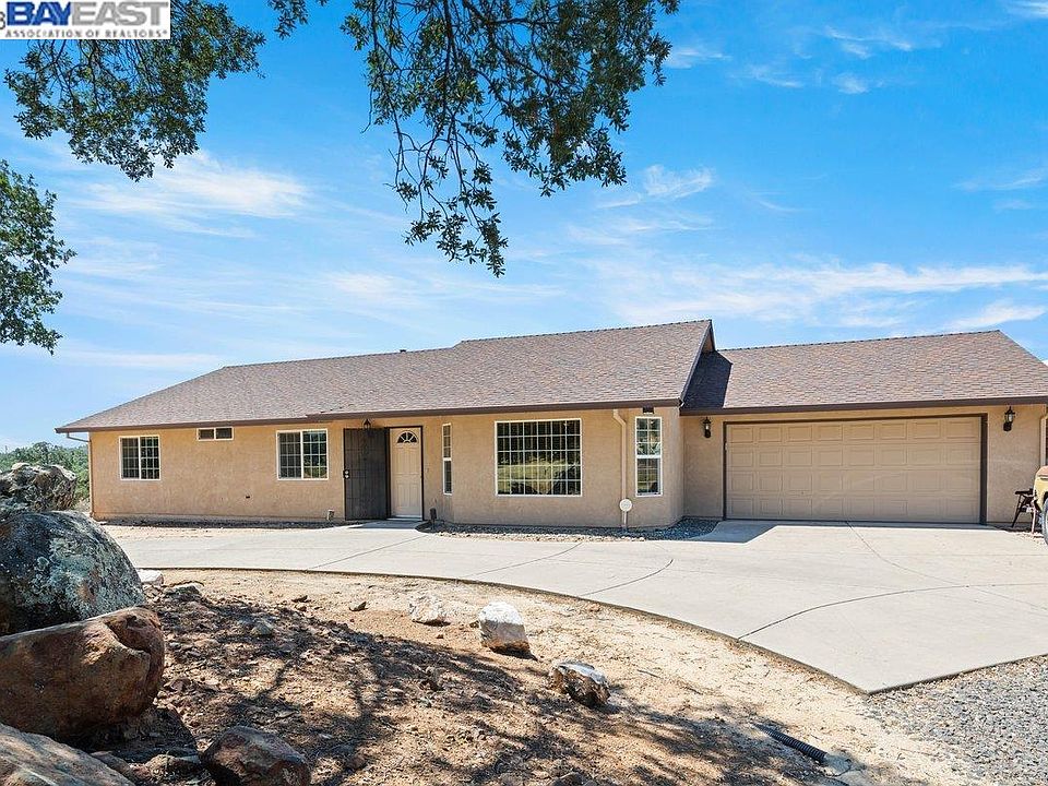1st image of 2998 Cadena Way