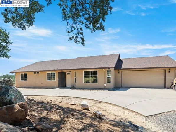 2998 Cadena Way, Coulterville, CA 95311