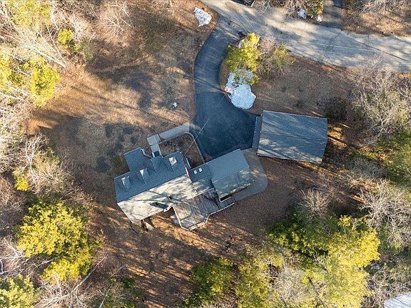 4th image of 24 Oak Ridge Road