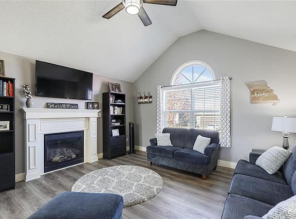 4th image of 2308 NW Hedgewood Dr