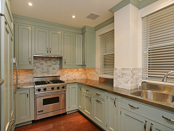 3rd image of 30 E 72nd St #3A